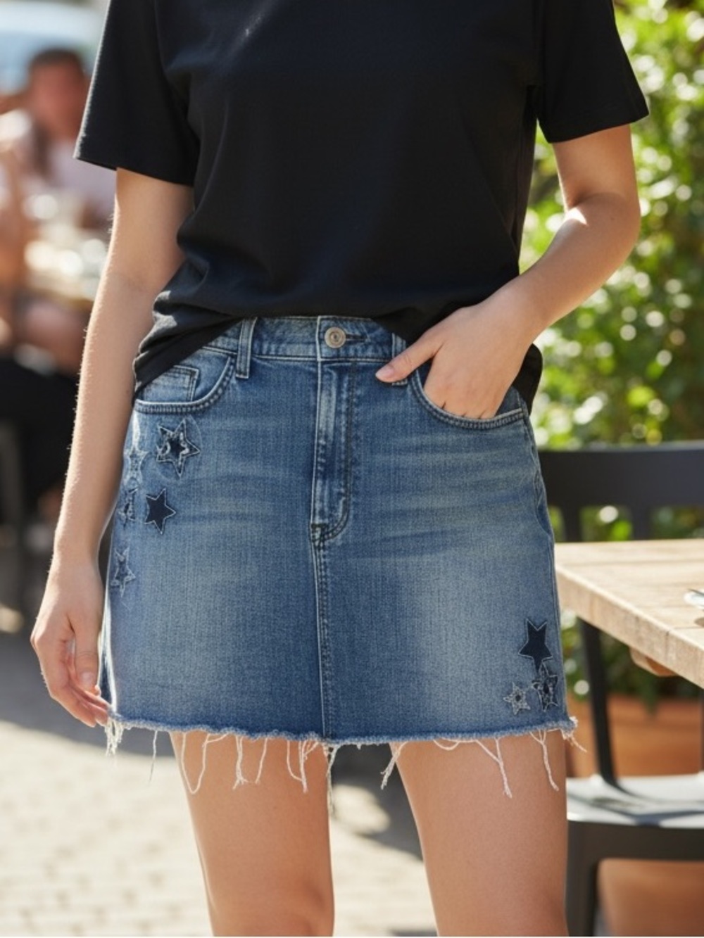 HUDSON (29) Blue Star Vivid Denim Mini Skirt Frayed Hem Embroidered Luxury Jeans